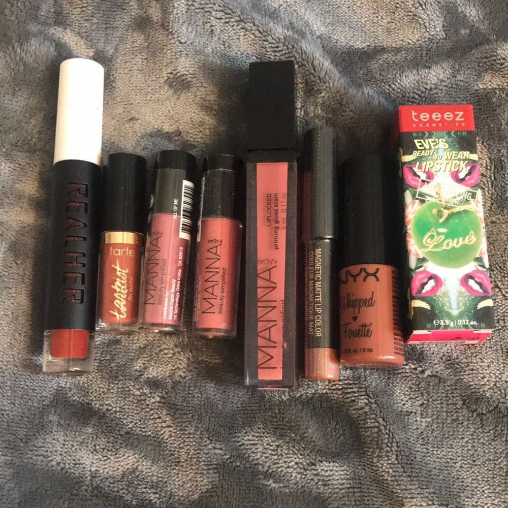 8 lipsticks unused